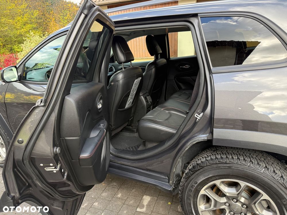 Jeep Cherokee - 10