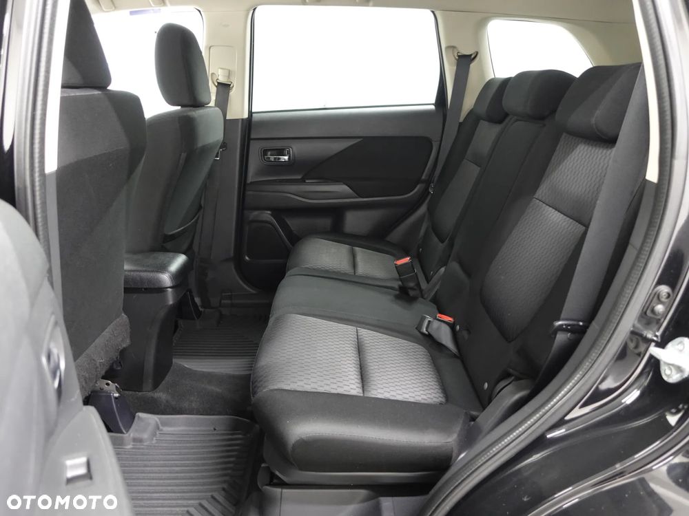 Mitsubishi Outlander 2.2 DI-D 4WD Invite - 23