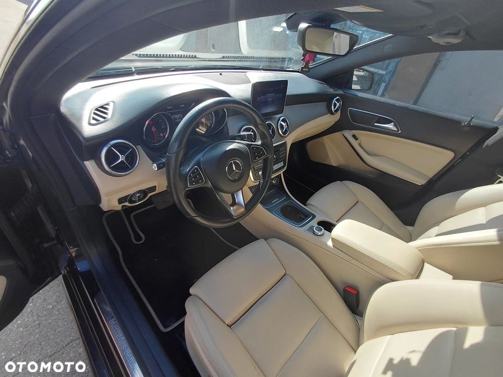 Mercedes-Benz CLA 250 4Matic 7G-DCT AMG Line - 14