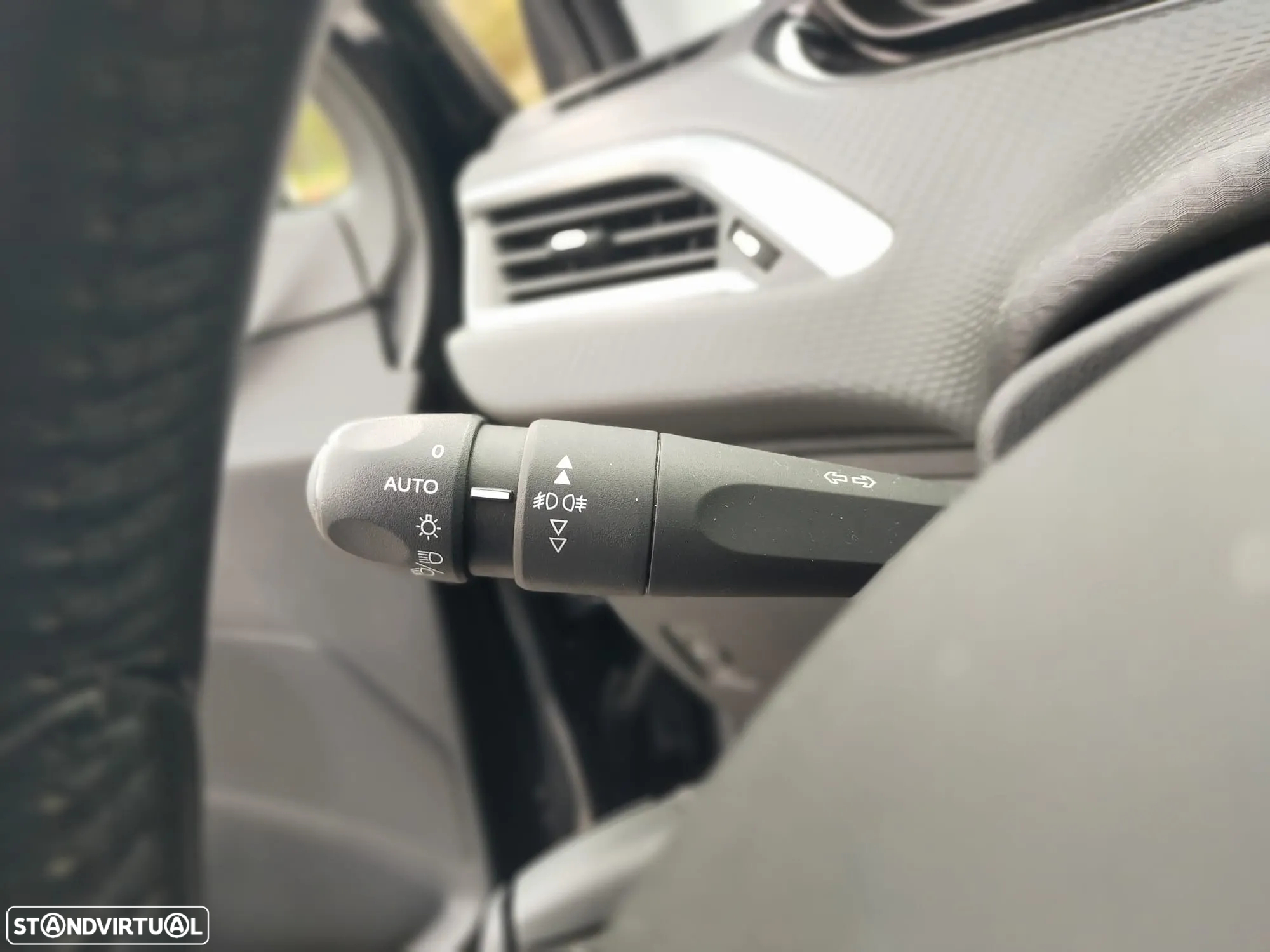 Peugeot 208 1.6 BlueHDi Style - 14
