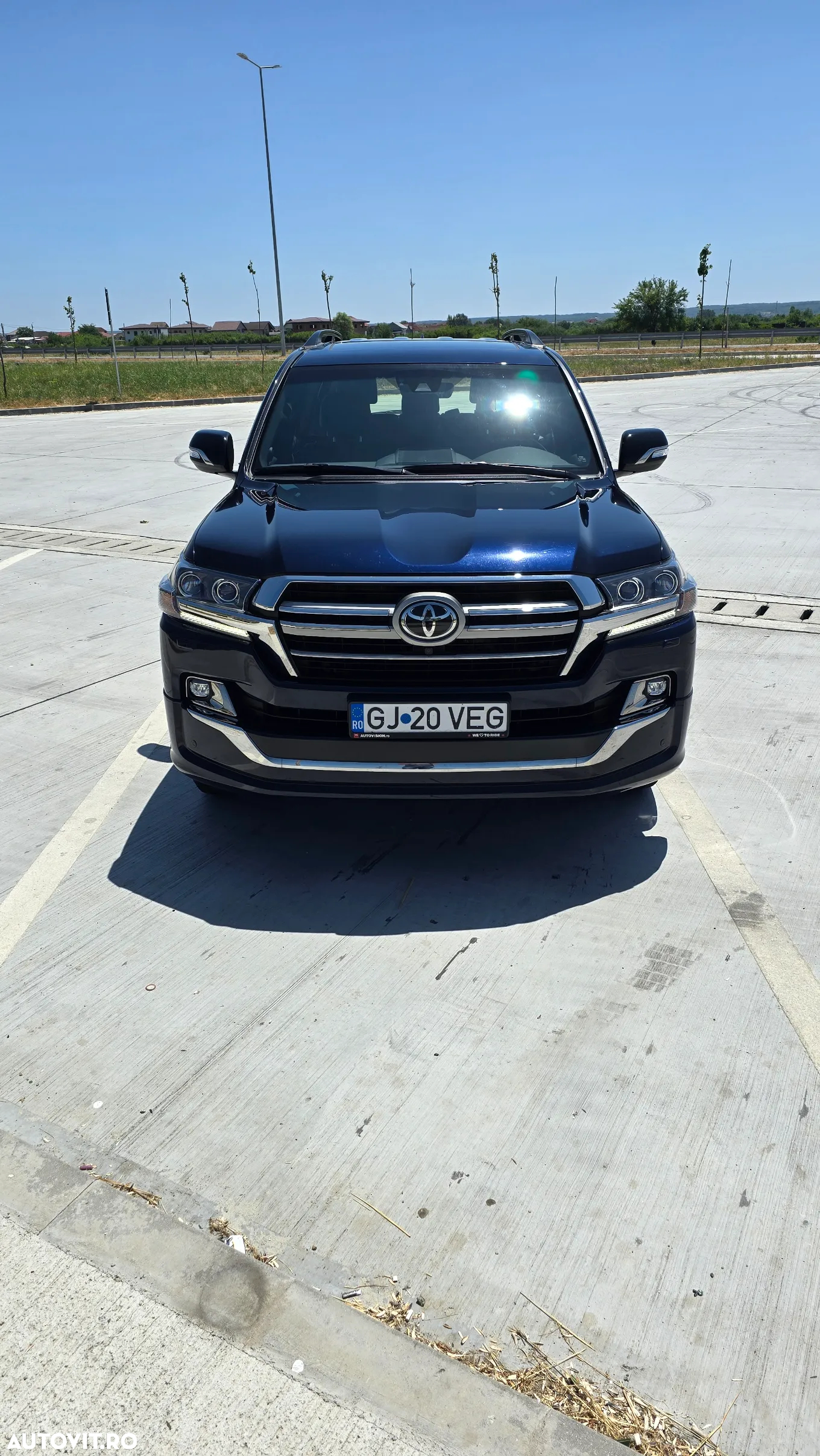 Toyota Land Cruiser - 2