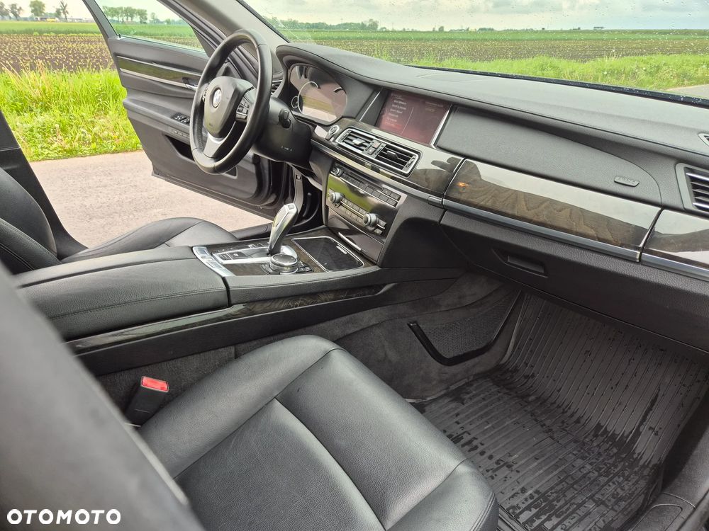 BMW Seria 7 740Li - 22