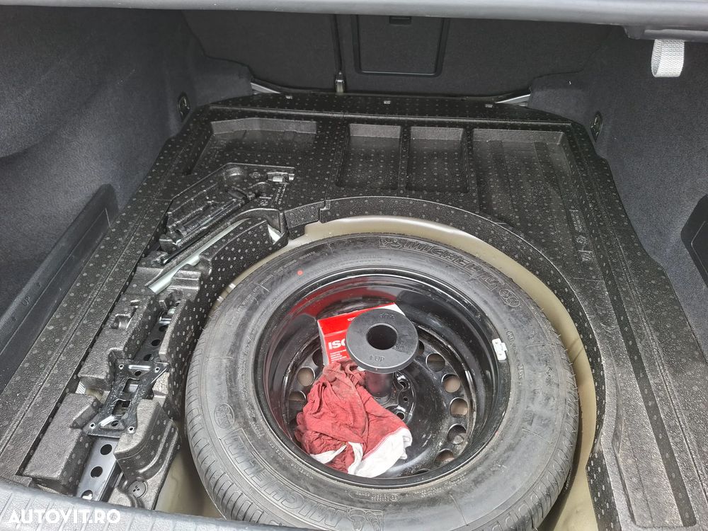 Volkswagen Passat 1.6 TDI DSG Comfortline - 16