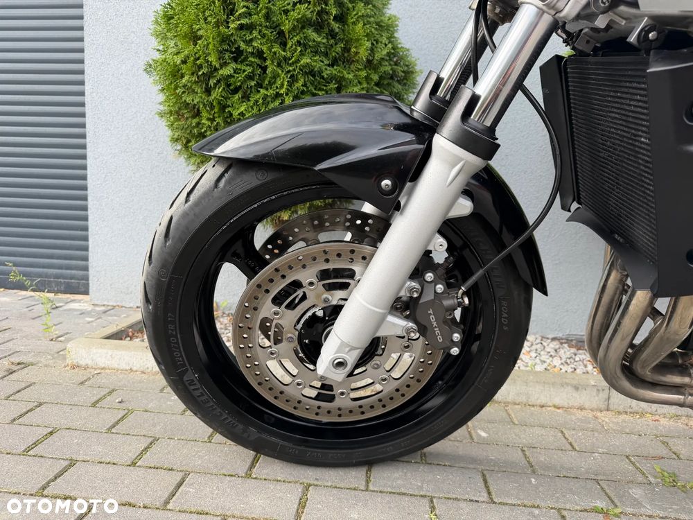 Suzuki GSR - 41
