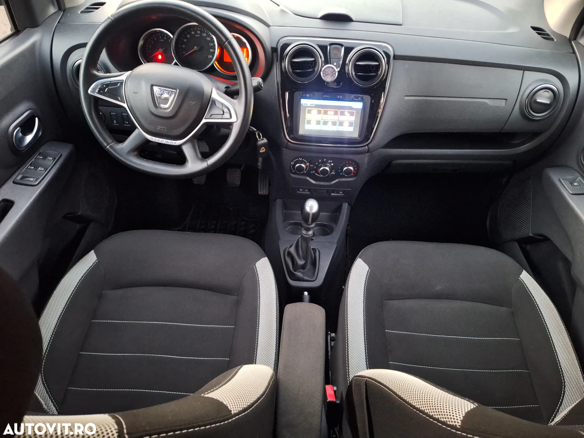 Dacia Lodgy dCi 110 Stepway - 26