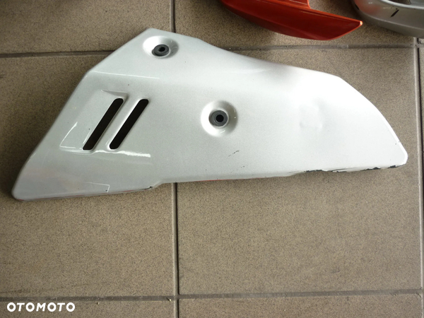 Osłona prawa dolna wydechu Suzuki GSR 600