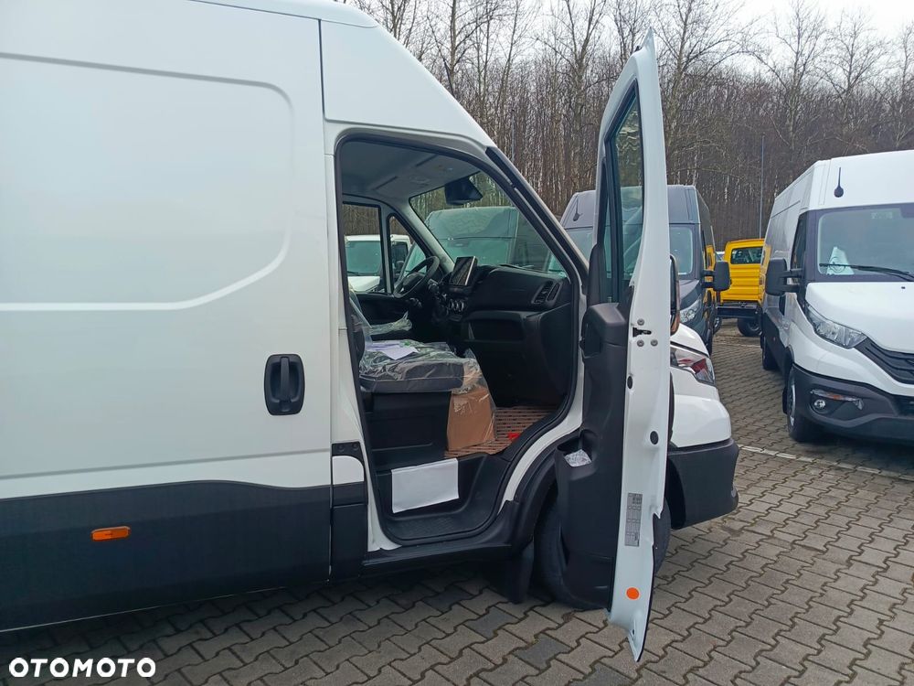 Iveco Daily 35S18HV 12M3 dostępny od ręKi - 11