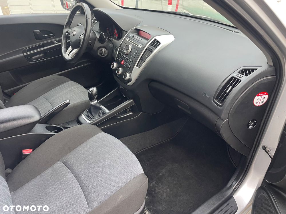 Kia Ceed 1.4 CVVT Attract - 14