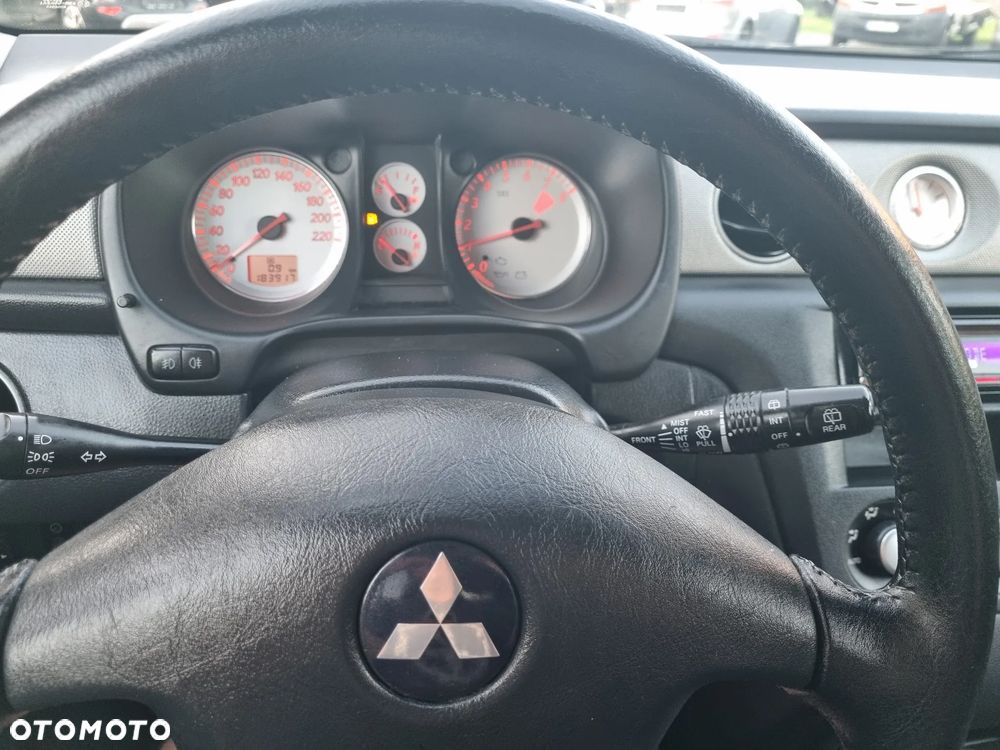 Mitsubishi Outlander 2.0 Intense DAKAR - 14