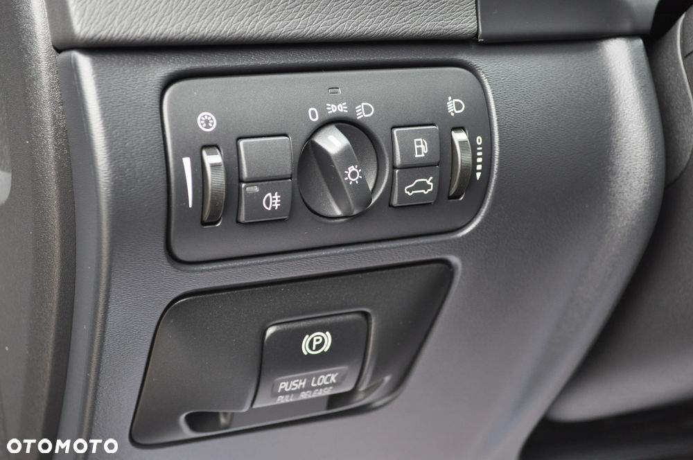 Volvo V60 D4 Geartronic Momentum - 22