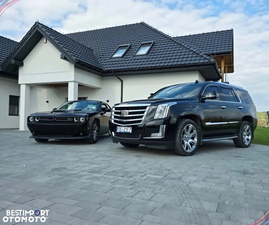 Cadillac Escalade - 3
