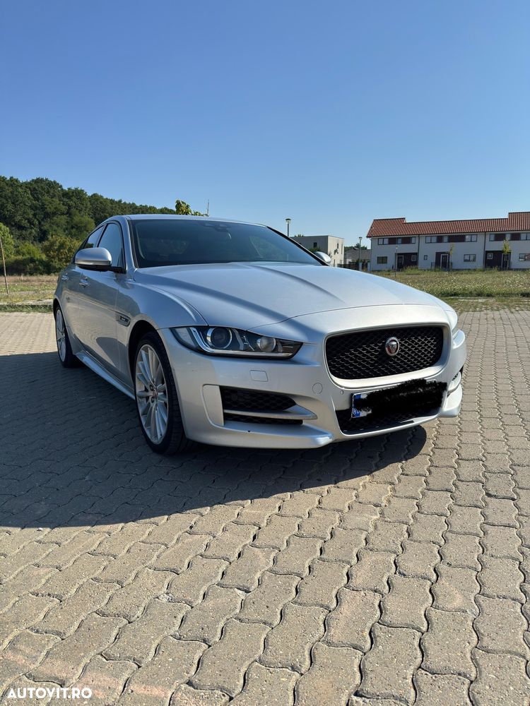 Jaguar XE 2.0 AWD R-Sport - 1