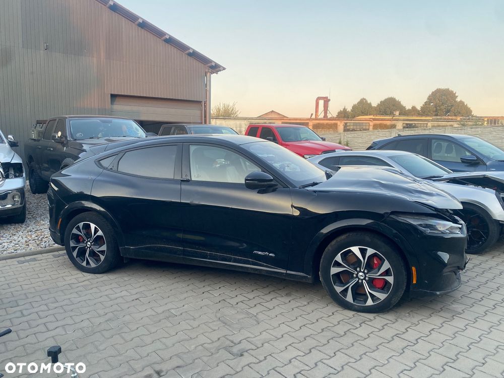 Ford Mustang Mach-E 91 kWh AWD Premium - 2