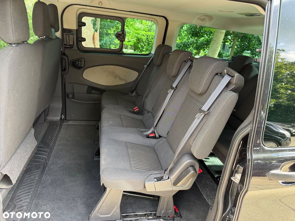 Ford Tourneo Custom - 14
