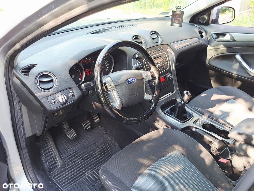 Ford Mondeo 1.6 Gold X - 19