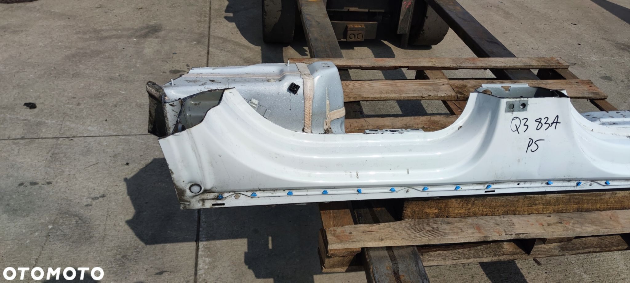 ĆWIARTKA PRÓG PRAWA STRONA AUDI Q3 II 83A F3B - 3