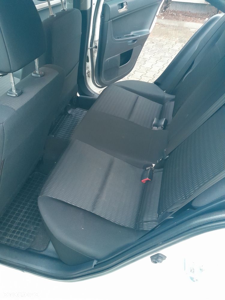 Mitsubishi Lancer 1.6 Invite - 12