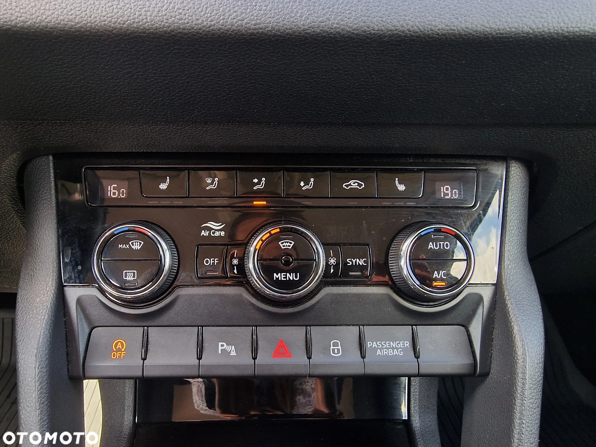 Skoda Karoq 2.0 TDI SCR 4x4 Style DSG - 14