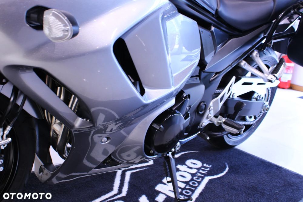 Suzuki GSX - 28
