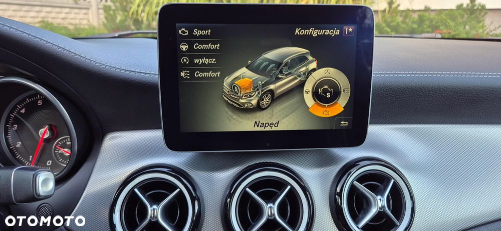Mercedes-Benz GLA 180 7G-DCT AMG Line - 26