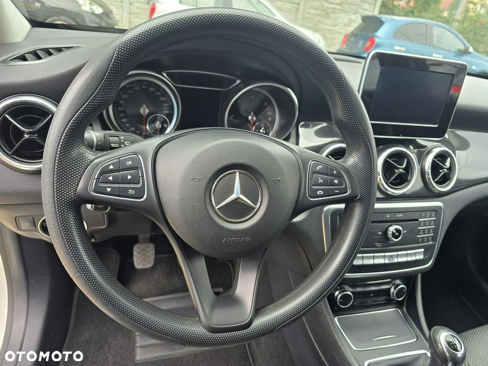 Mercedes-Benz CLA Shooting Brake 180 d - 16
