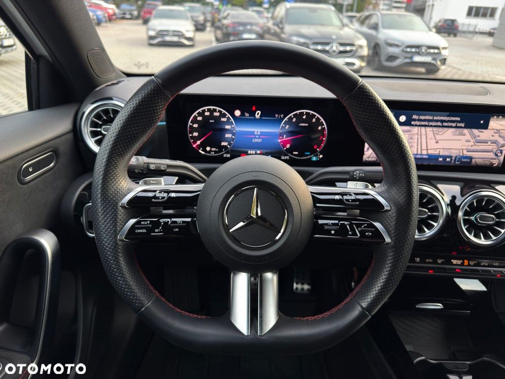 Mercedes-Benz Klasa A 220 4-Matic AMG Line 8G-DCT - 16