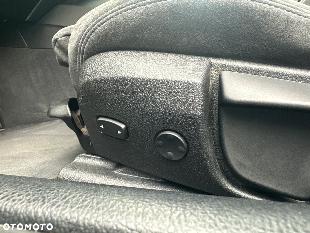 BMW Seria 3 318d Edition M Sport Shadow - 35