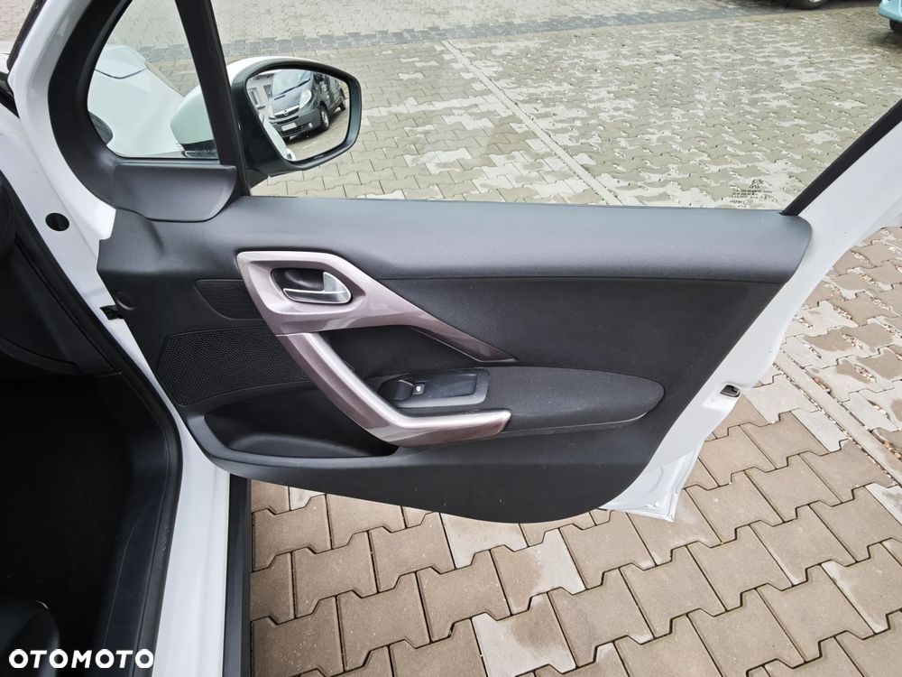 Peugeot 2008 1.6 VTi Style - 21