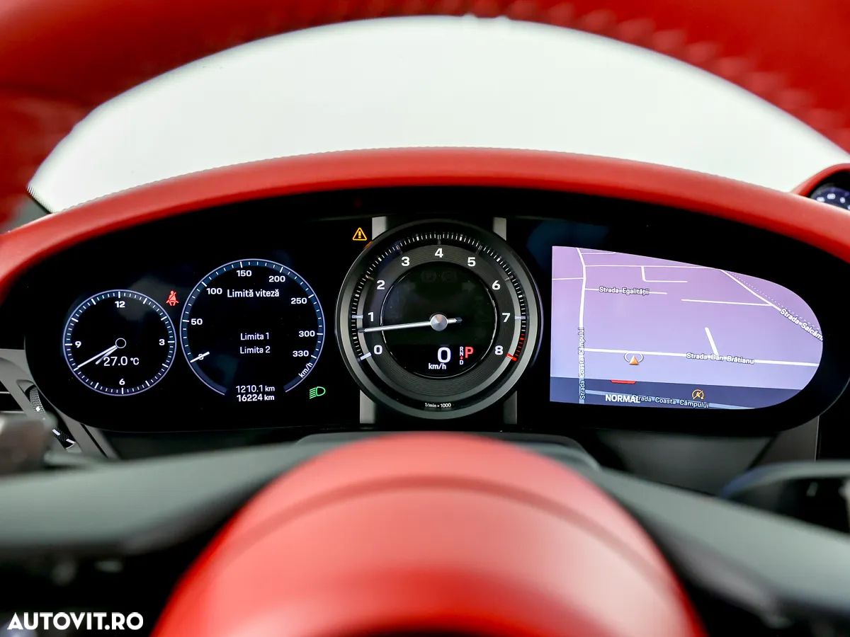 Porsche 911 Carrera 4S - 32