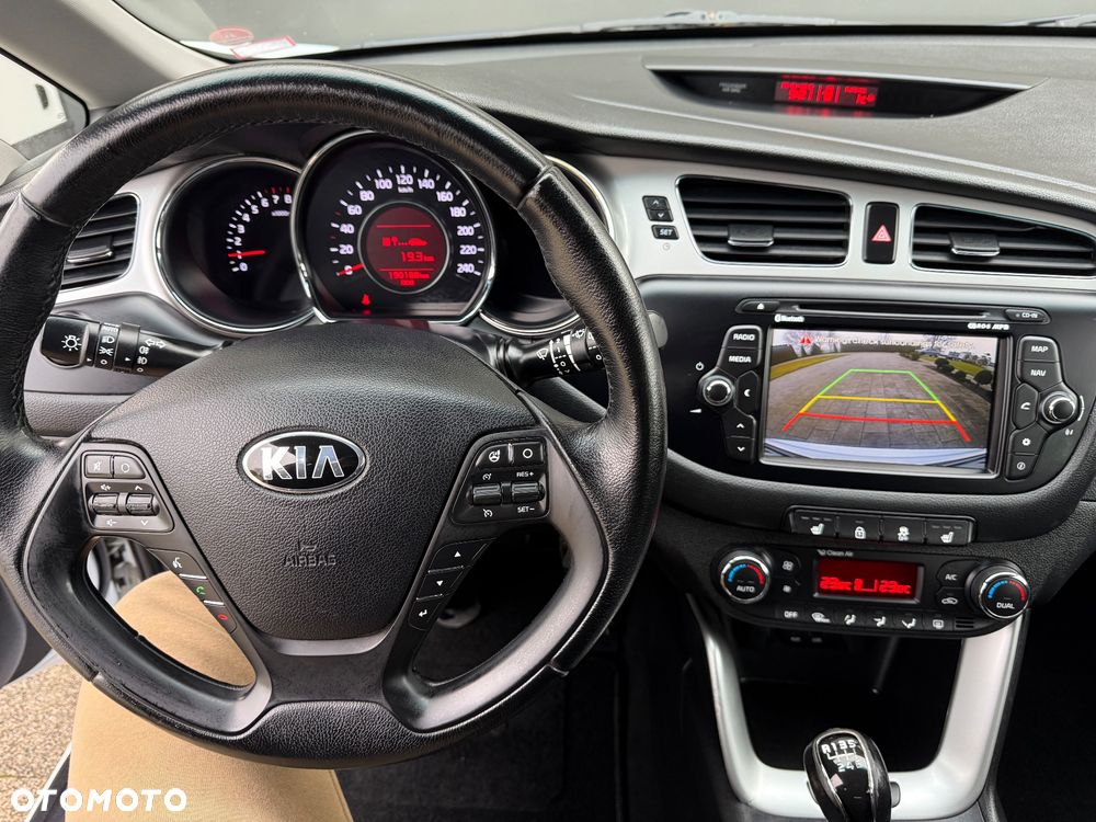 Kia Ceed 1.6 GDI Fifa World Cup Edition - 11