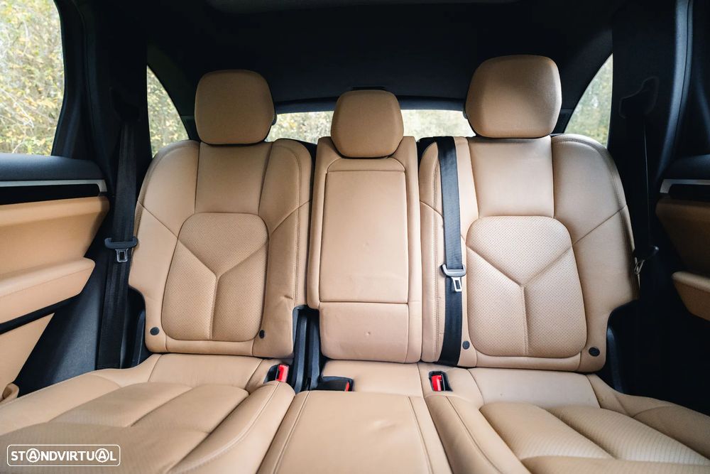 Porsche Cayenne - 46