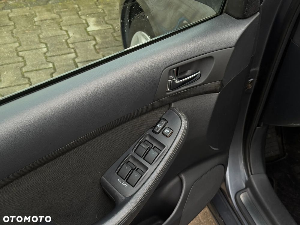 Toyota Avensis 2.0 VVT-i Sol - 13