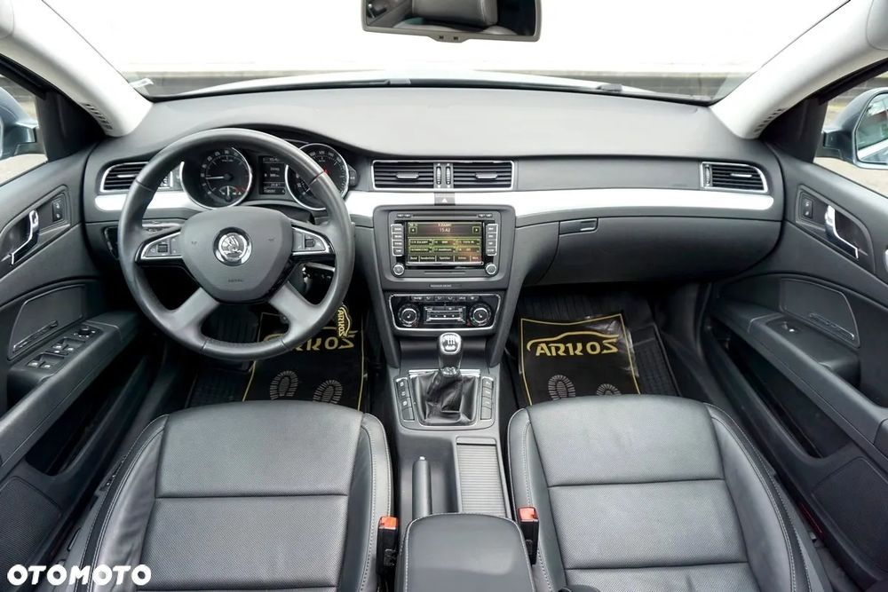Skoda Superb 2.0 TDI Exclusive - 2