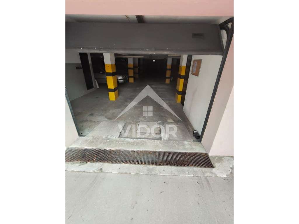 Garagem Fechada junto a Circunvalação - Grande imagem: 3/5