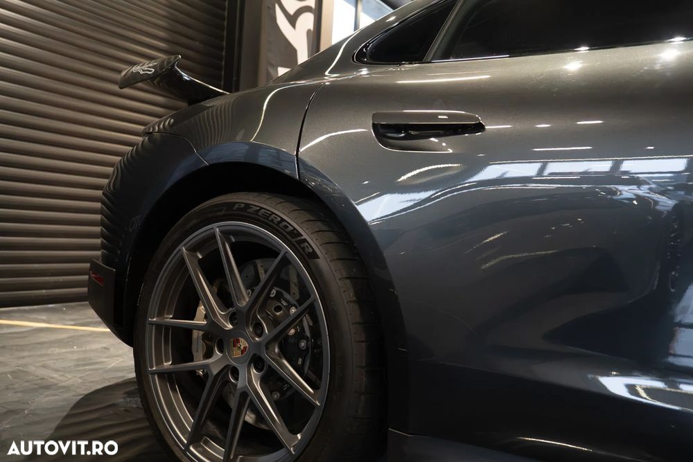 Porsche Taycan - 39