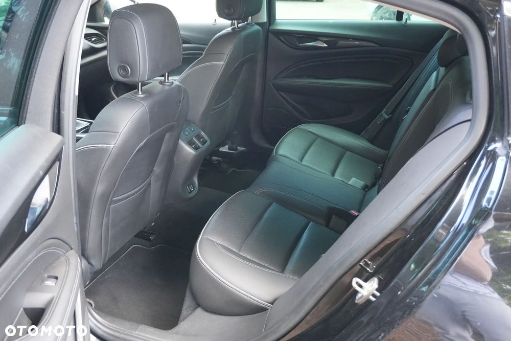 Opel Insignia 2.0 CDTI Cosmo S&S - 17