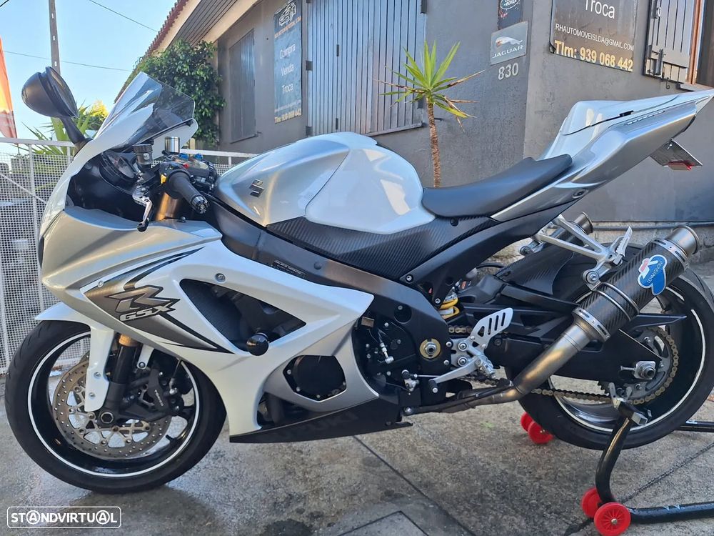 Suzuki GSX-R K8 - 4