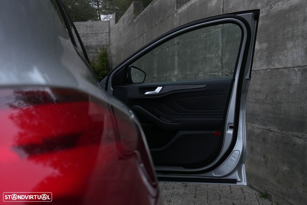 Ford Focus 1.0 EcoBoost MHEV ST-Line - 25