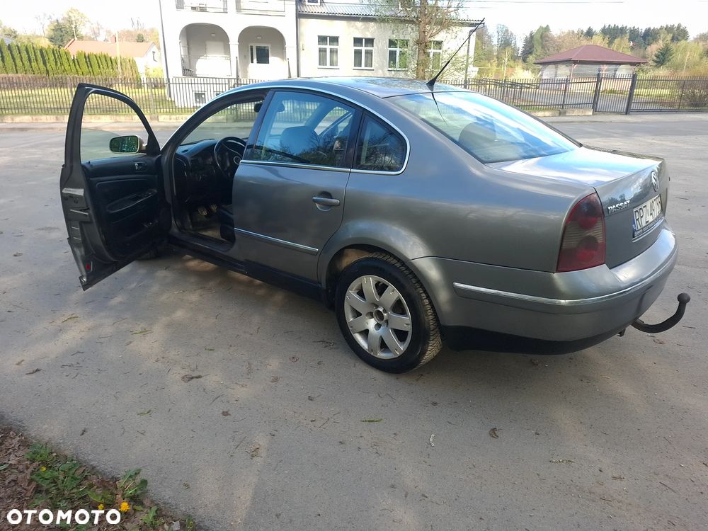 Volkswagen Passat 1.9 TDI Highline - 9