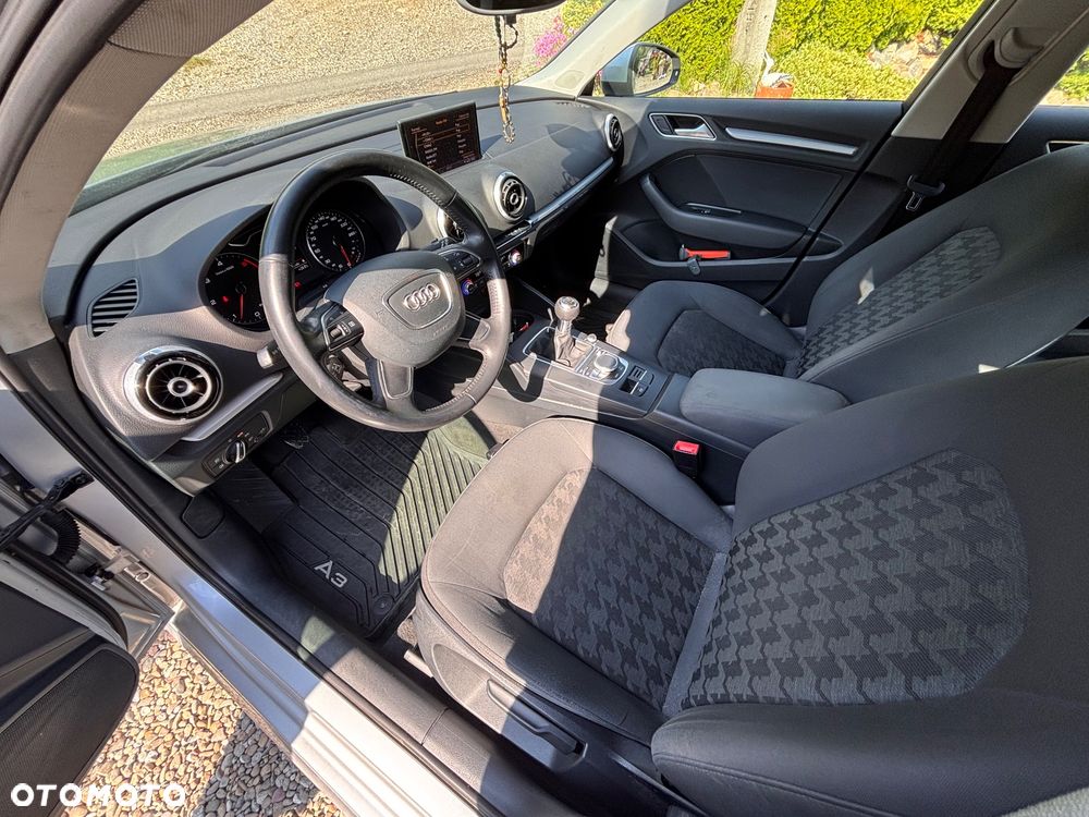 Audi A3 Sportback 1.6 TDI ultra Attraction - 11