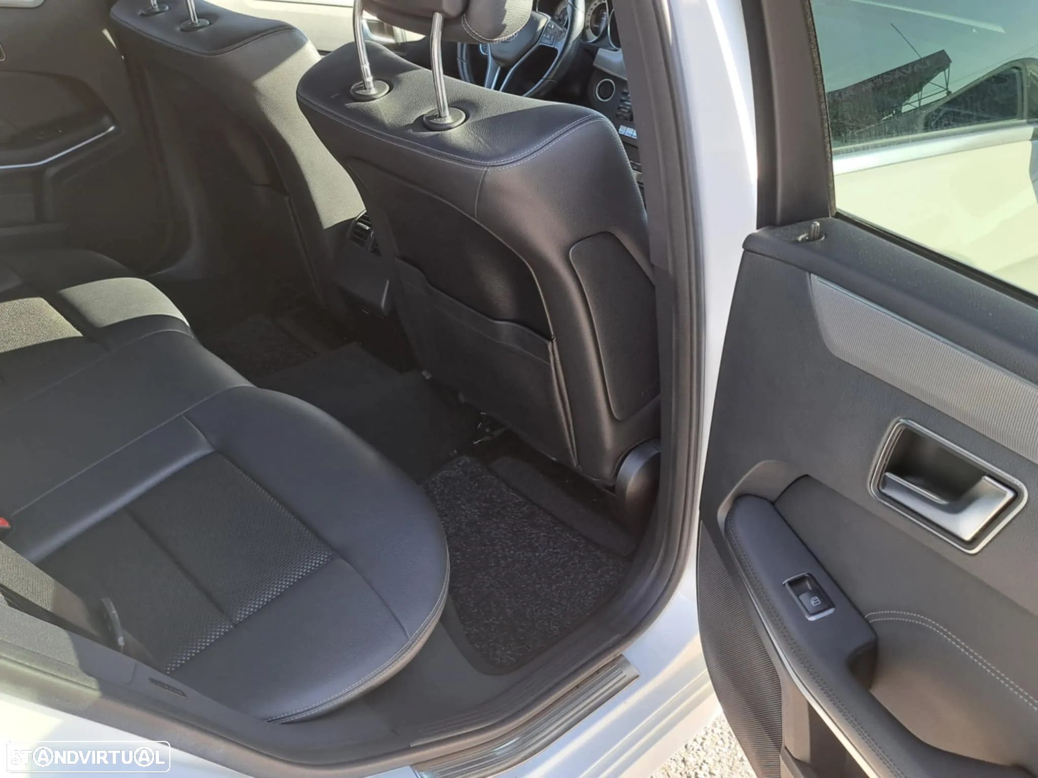 Mercedes-Benz E 220 BlueTEC Avantgarde - 24