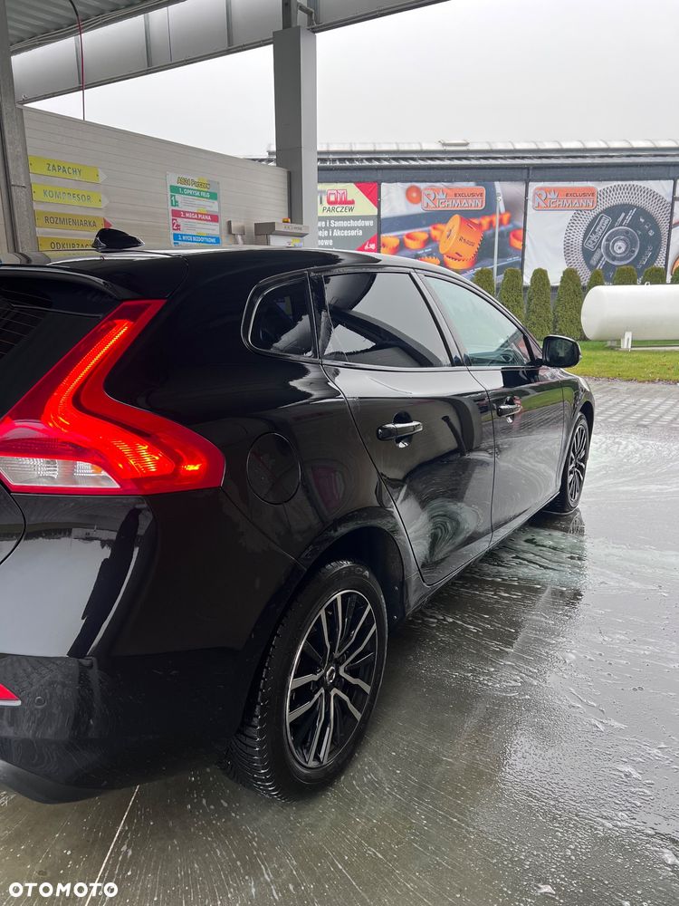 Volvo V40 D2 Drive-E R-Design Momentum - 3