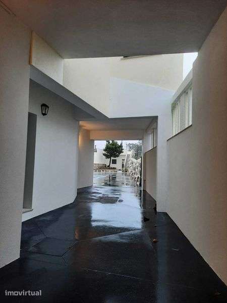 MORADIA  Reabilitada T5 - Grande imagem: 4/9