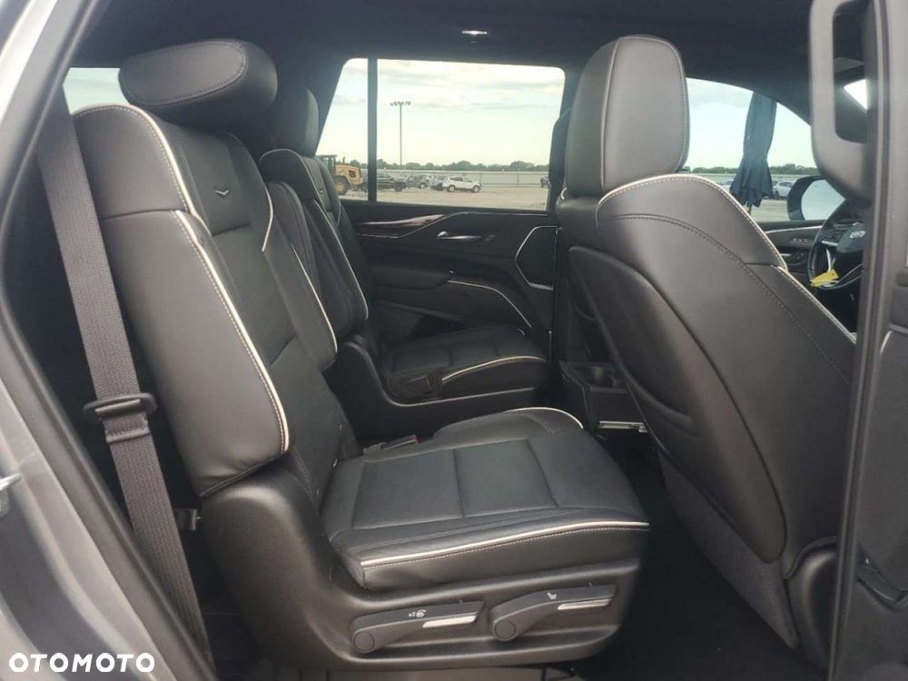 Cadillac Escalade - 11