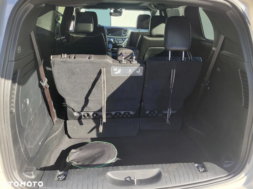 Chrysler Pacifica - 15