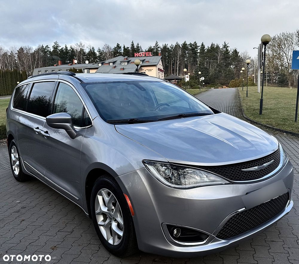 Chrysler Pacifica - 3