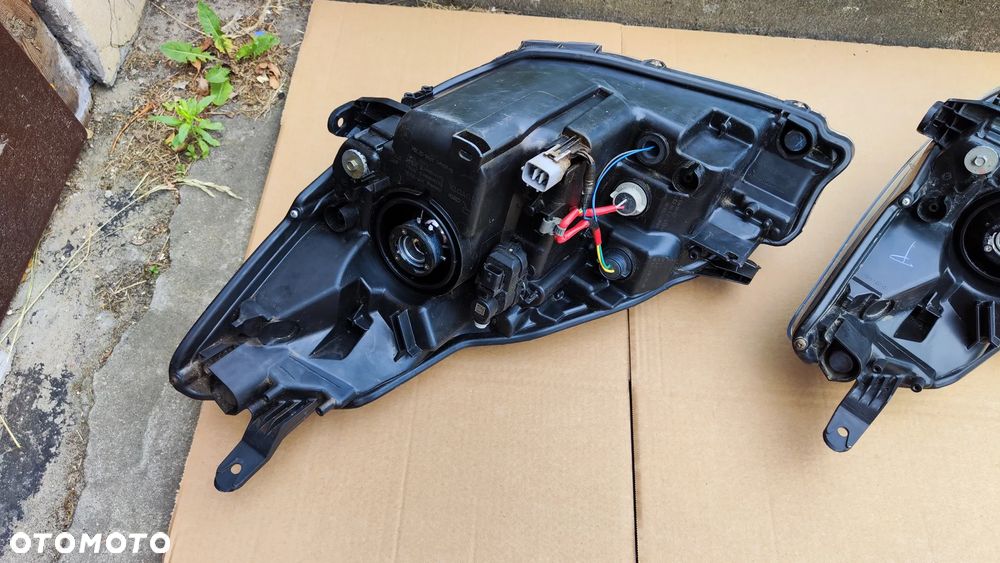 Yaris III Lift 14-17 Lampa Przednia Prawa Soczewka - 8