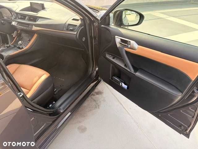 Lexus CT - 7