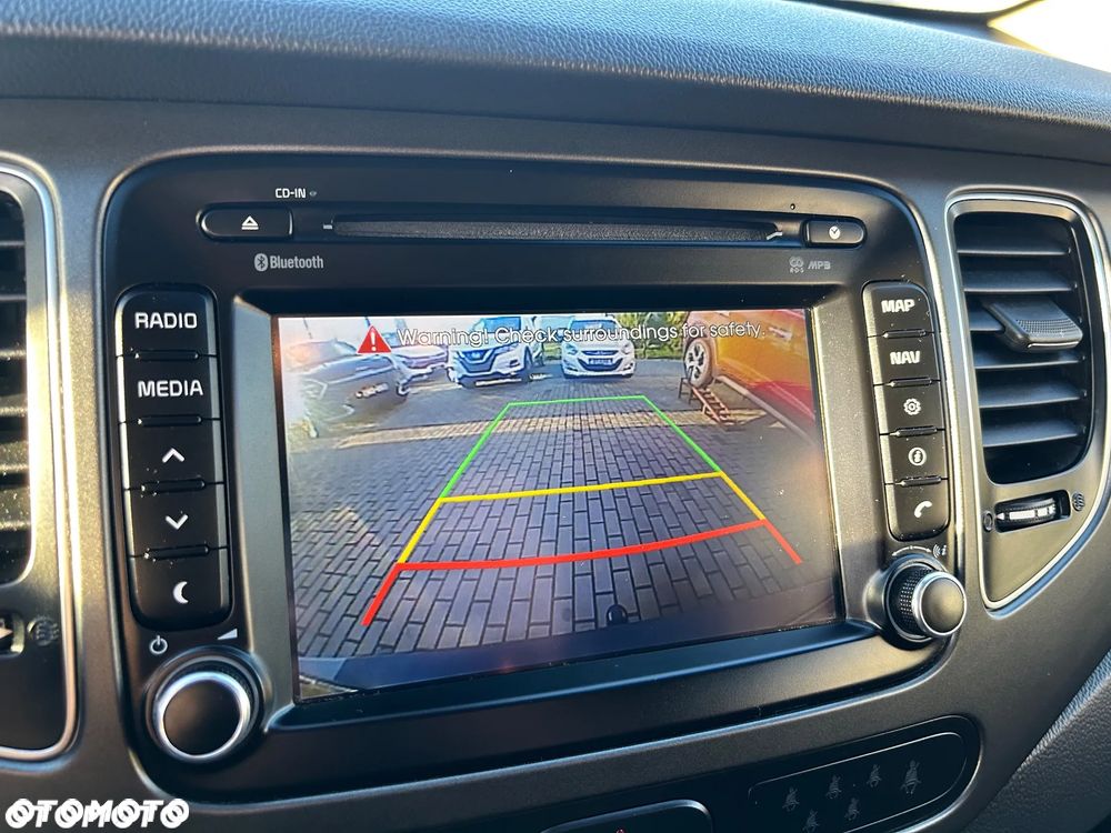 Kia Carens 1.6 GDI Attract - 22