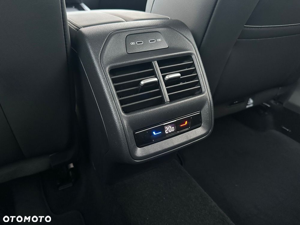 Volkswagen Passat - 30